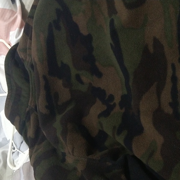 A starter sweater . - Picture 3 of 3